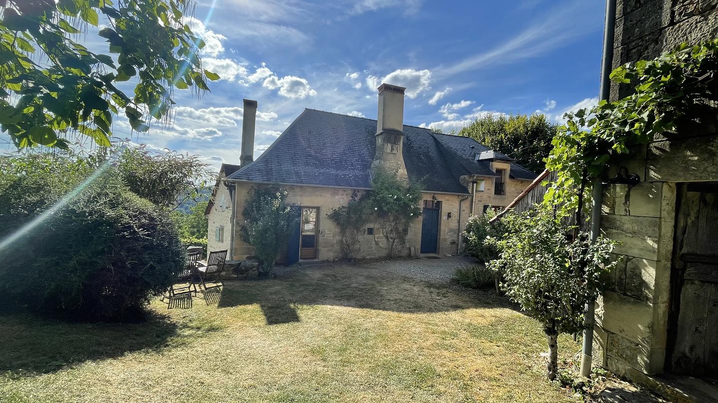 a peaceful and quiet place to enjoy the French country life. Holiday Home FermePostel